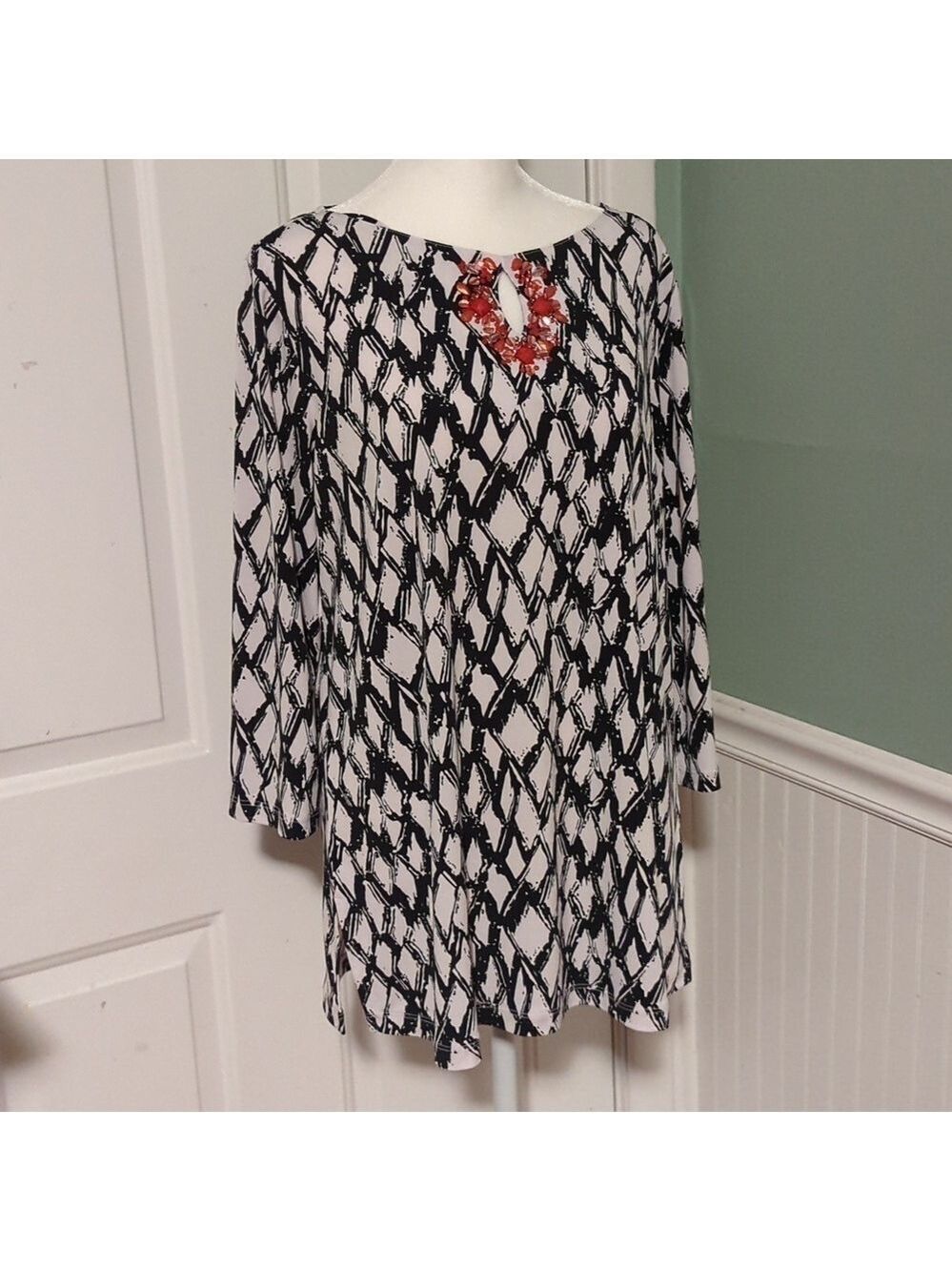 Susan Graver Tunic Top Medium Black White Red Beading